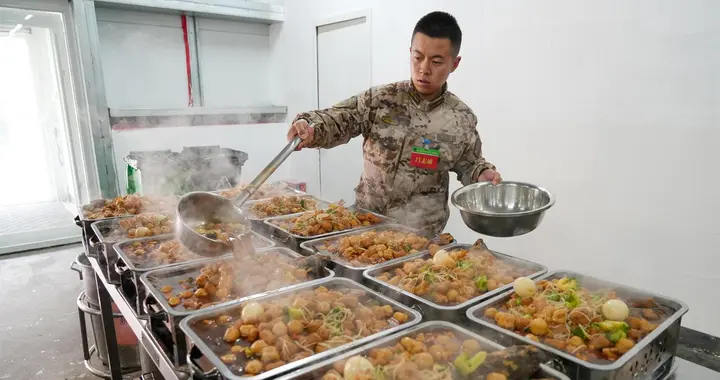 我军餐费一天最高39，每顿大鱼大肉？为啥隔壁国家不照搬？