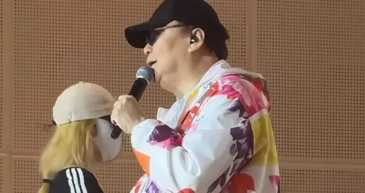 知名港星东莞开唱身形发福，曾是乐坛白马王子，因一言断送星途