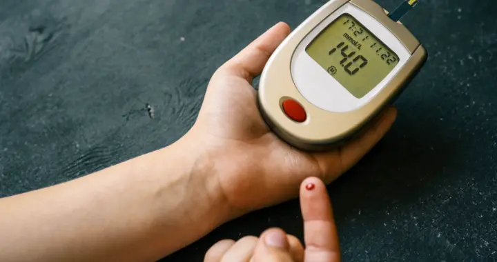 55岁大姐血糖从9.9降到4.5，3年后肾衰走了，医生：没避免5个误区