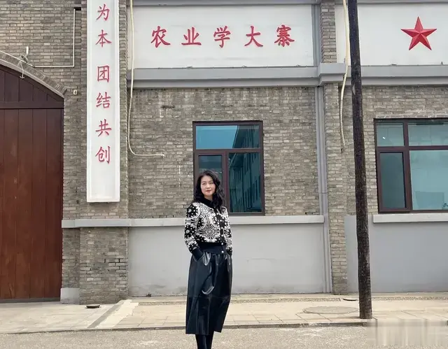 退休后我依然喜欢打扮，我不想当大妈