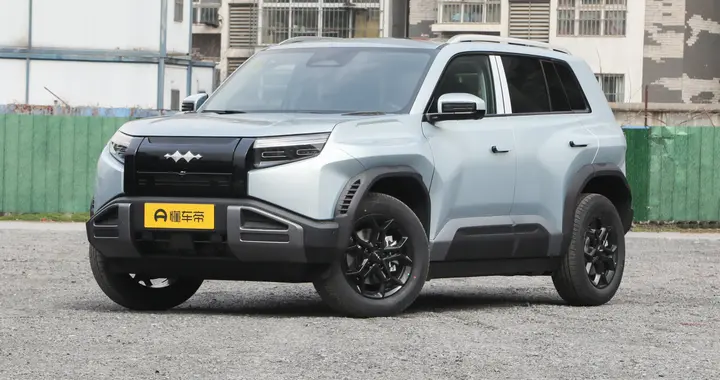 比亚迪又放大招！    方程豹钛3闪充版即将上市，纯电出行更省心