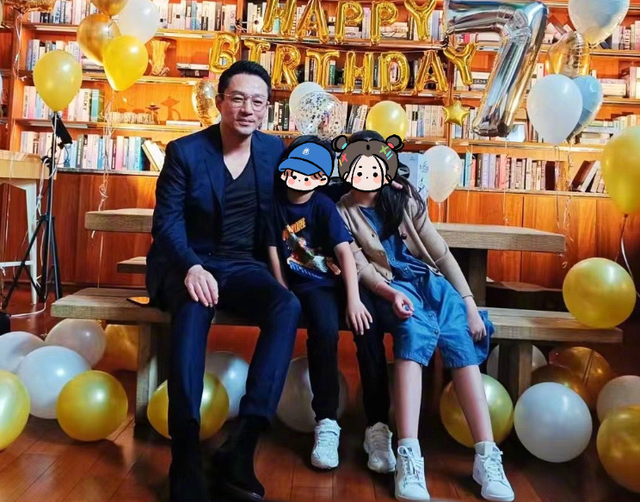 汪小菲疑违反离婚协议，曝光儿女无码正面照，大S怒发声明要提告