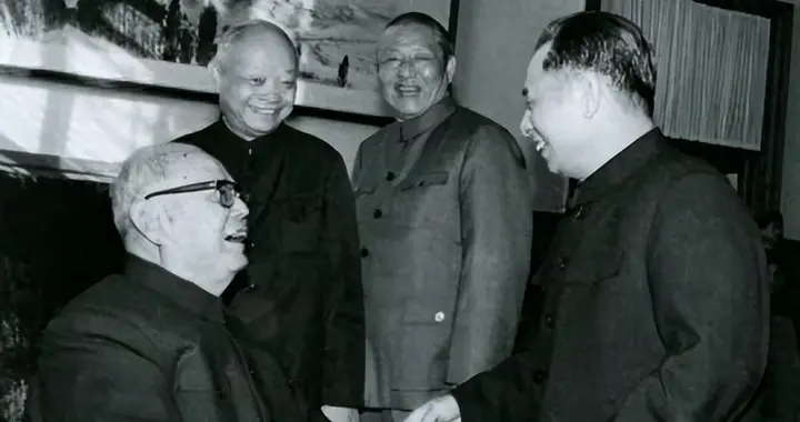 84年叶剑英病危，中央紧急召钟南山进京救治，数日奋战力挽危局