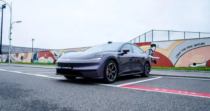 108L前备厢+656L后备箱，启源A06储物太能装