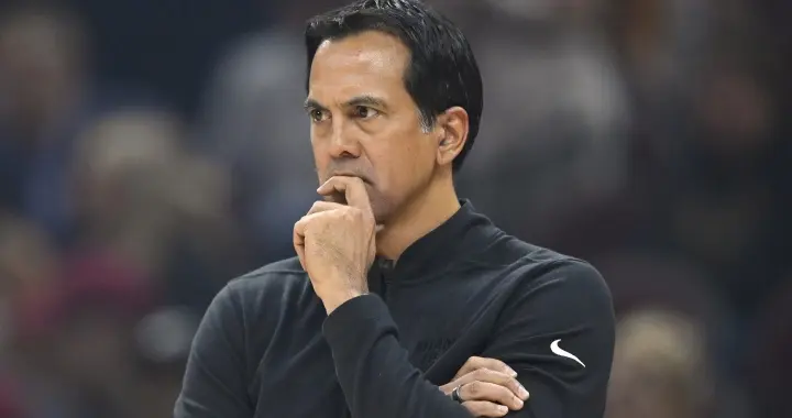 NBA大冷门森林狼131-106热火，字母哥被罚出场，84分先生全场最差
