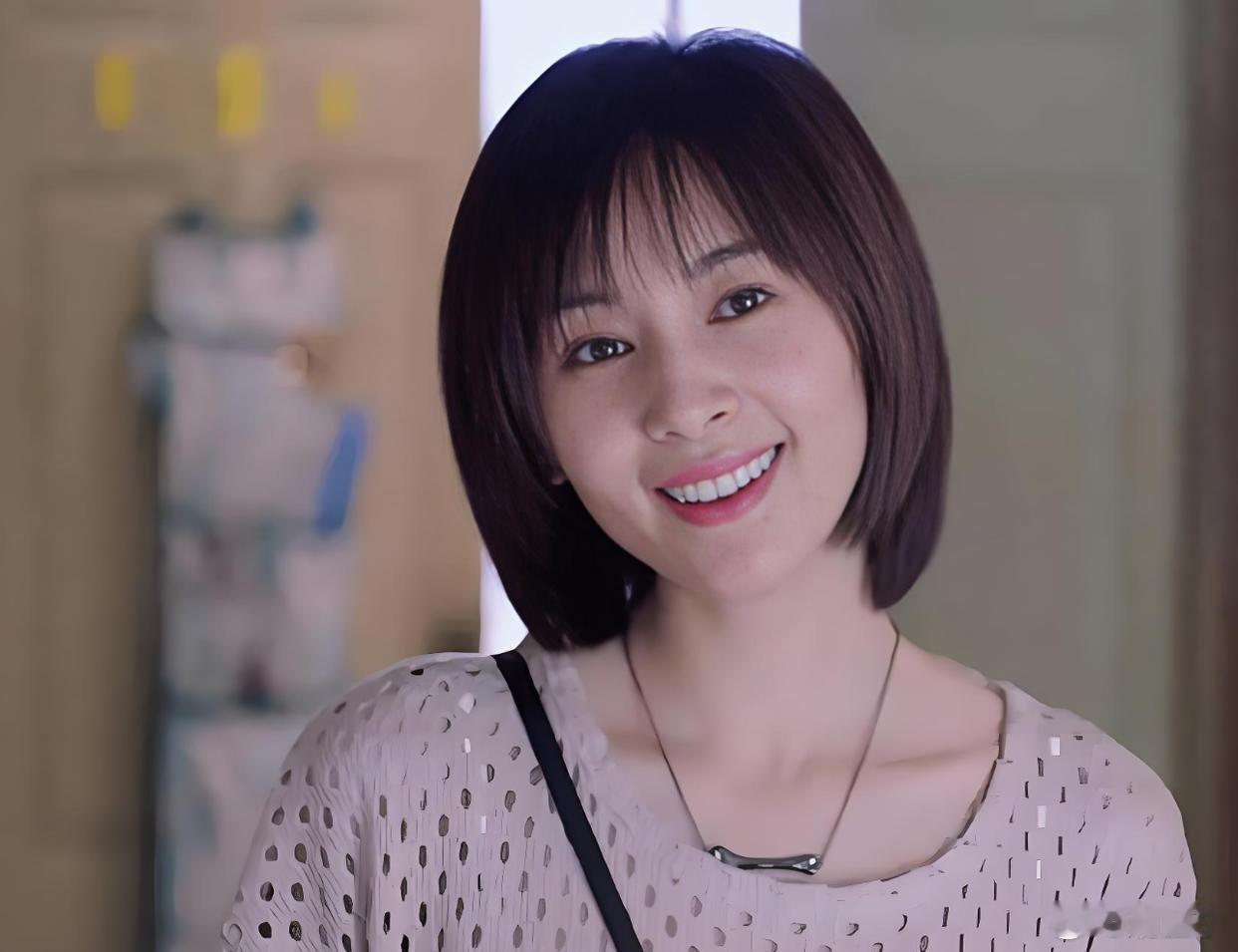 重温《欢乐颂》才知，为什么同样是在上海创业，曲筱绡能让父亲高看一眼，而...