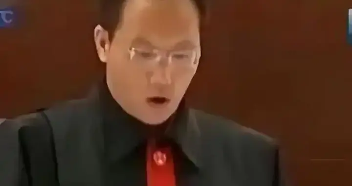 当年喊出“不是你撞的，干嘛去扶”的法官，17年后，过的咋样了？