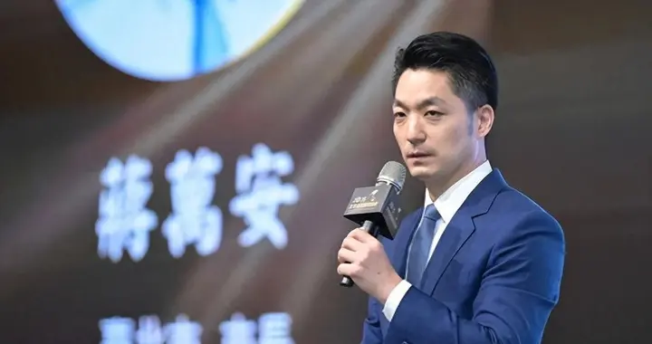 不点名批评？蒋万安为蔡康永发声后，不到48小时，解放军发文警告