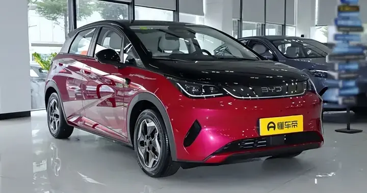 长续航、12.8英寸大屏，这电车配置离谱！