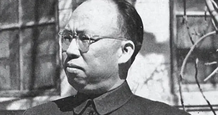 他曾任红军师长，49年还是师长，55年授衔毛主席让罗帅找他面谈