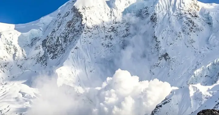 尼泊尔突发雪崩！已致2死12人失踪，登山大本营为何也不安全？