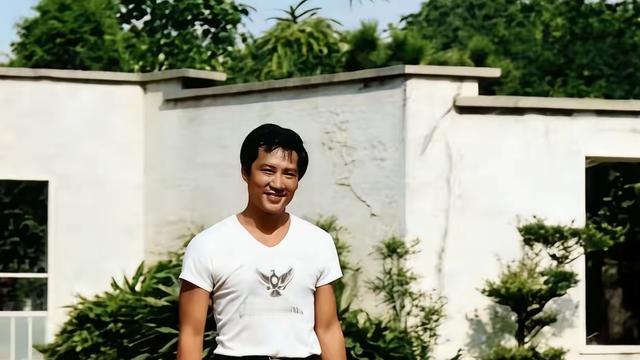 乐天派苹果Y：图片中这人你认识，说明你是