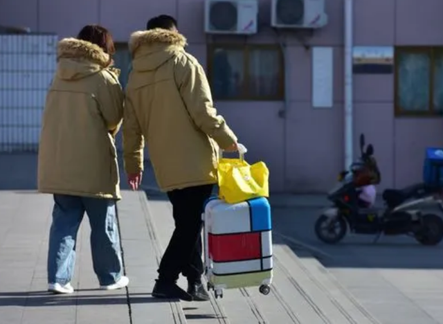 姑父去世儿妻孙未归，姑姑果断将房产让侄子