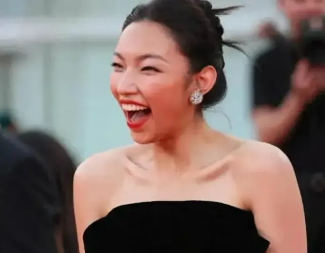 那尔那茜“翻车”：规则红线碰不得，嬉皮笑脸难掩真相！