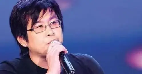 郑智化旅途不快，“连滚带爬”进入机舱。