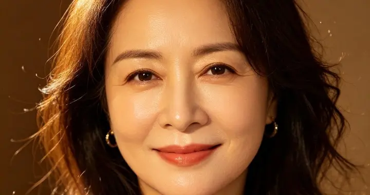 六旬大爷相亲45岁单亲妈妈，试婚三天她红了眼眶：老头温柔藏不住