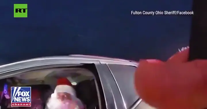 趣闻：超速圣诞老人被灵魂发问——“圣诞老人，你带驾照了...