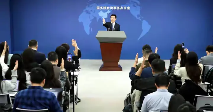 一定要把民进党及台独政府批到体无完肤。