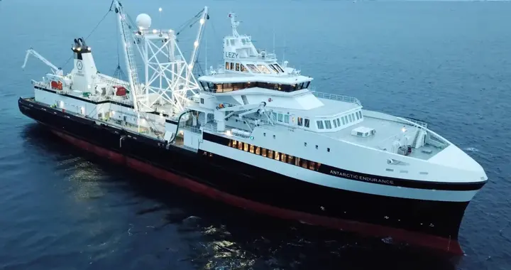 为保护南极磷虾，环保组织竟驾船撞击磷虾捕捞船