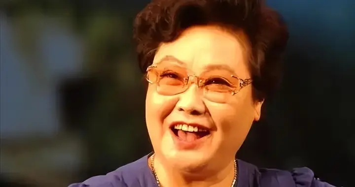 变卖北京房产、无偿捐出版权，无儿无女的郭兰英这辈子图什么？