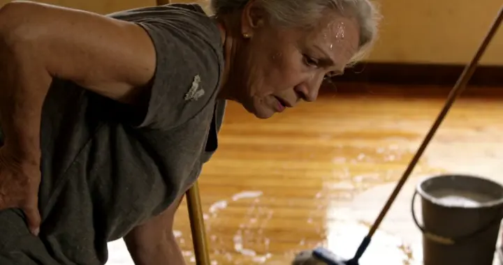 老人勤快需适度！长期操劳易引发肾虚腰痛，过劳伤肾难恢复