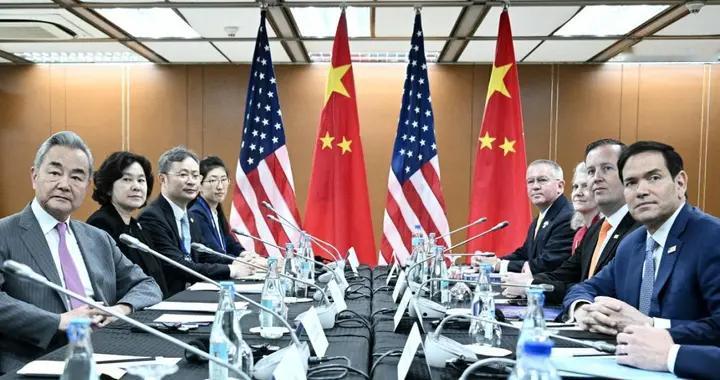 中美会晤结束，现场记者全被清空，王毅上飞机前，对美国约法三章