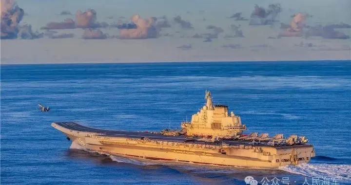 双055成为航母标配，真正值得看的是055的数量底座