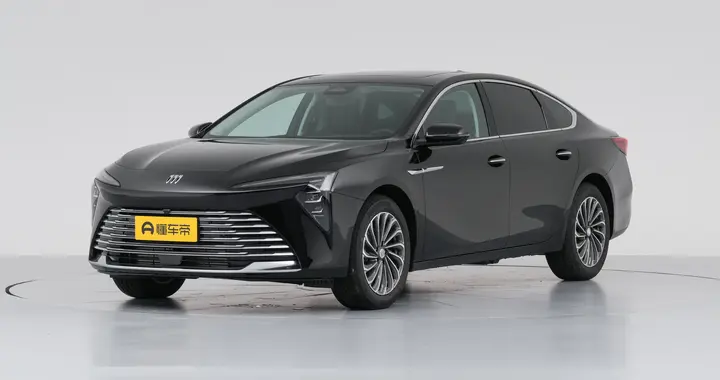 搭载2.0T+9AT，拥有237匹马力，别克君越优惠后15.09万起