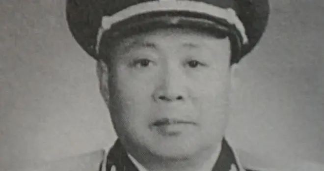 建国后独一例：55年授衔他被授大校，他手下的通讯员却是开国中将