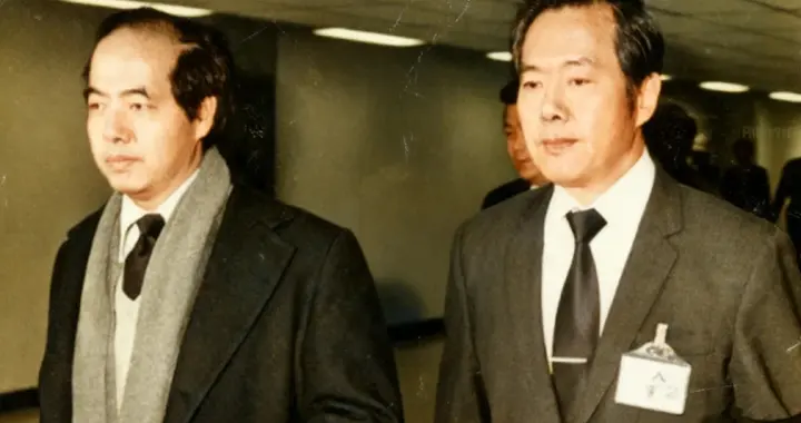 1983年，李政道回国奔丧，在机场和哥哥李崇道的一张罕见留影