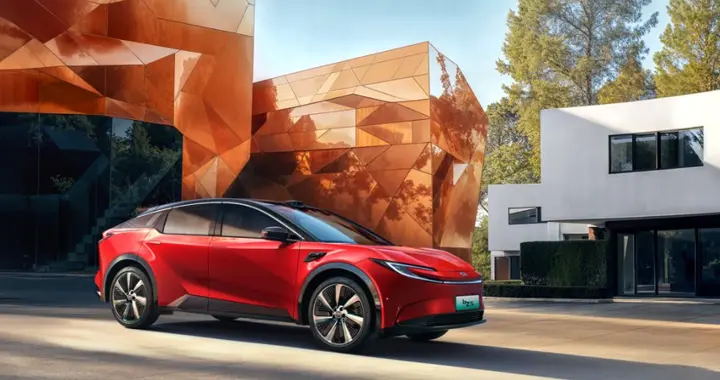 00后试驾一汽丰田bZ5，年轻人上下班代步选它如何？