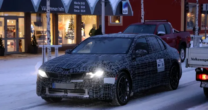 车头线条清晰可见 新一代宝马i3低温测试谍照曝光