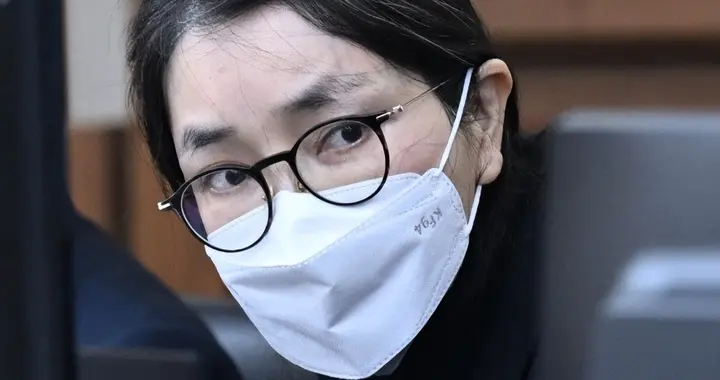 金建希被判4年，尹锡悦是独子被判无期，夫妻俩很恩爱却无儿无女