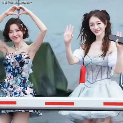 海珍娱乐：《乘风2026》舞台上，李小冉