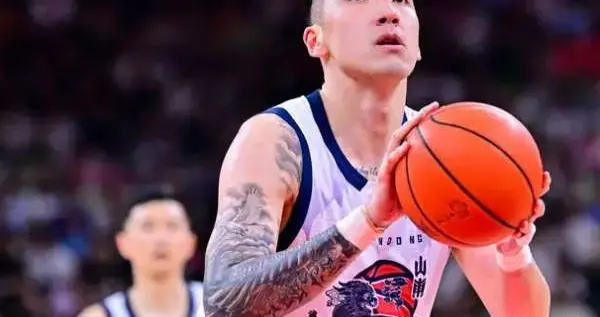 山东客场战胜深圳男篮，提前锁定常规赛前八，拿到季后赛主场优势