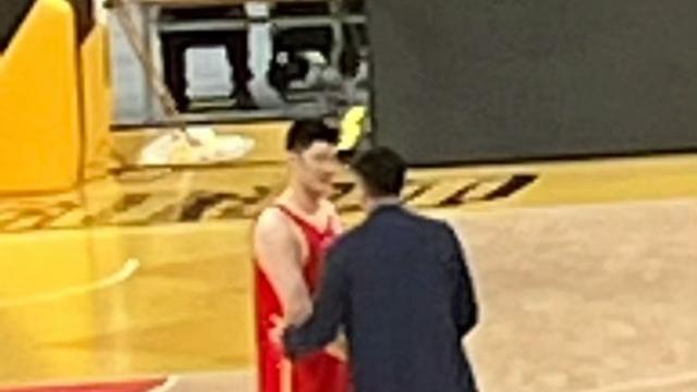 懂球伟：感激与尊重！胡金秋谈杜锋指导