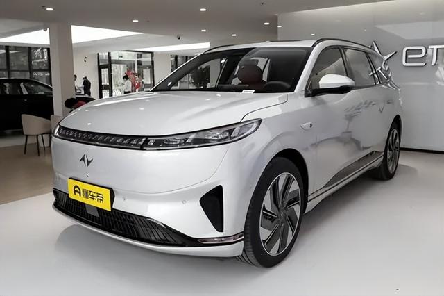 解读奕派eπ008，大六座空间、低油耗，综合续航1300km，适合家用