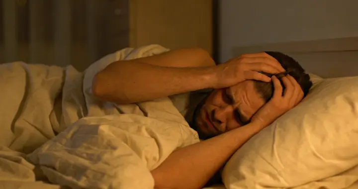 失眠总不好？中医提醒：睡前出现这2种表现，警惕心脾两虚