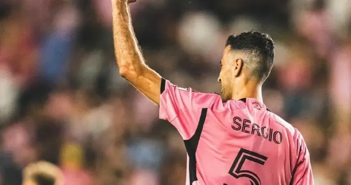 用冠军告别！前巴萨传奇正式挂靴退役，结束17年辉煌生涯