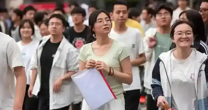 2026最惨一届？1270万大学生，不只要脱下长衫，还要改换赛道