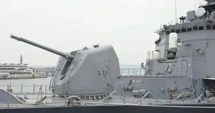 日本高波级驱逐舰：村雨级的"火力强化版"