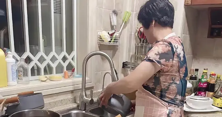 新型诈骗已出现！专盯已婚妇女，用几块钱就买走个人全部尊严？