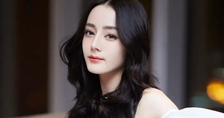 美女壁纸-第6168期-迪丽热巴