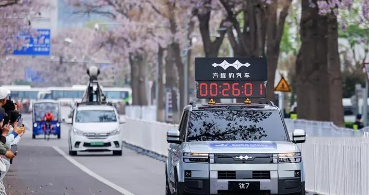 护航！方程豹×人形机器人马拉松，以智能之力向世界豹发中国力量