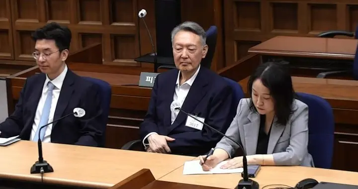 上届总统本就该是李在明？韩法院判了，尹锡悦党派或要赔397亿