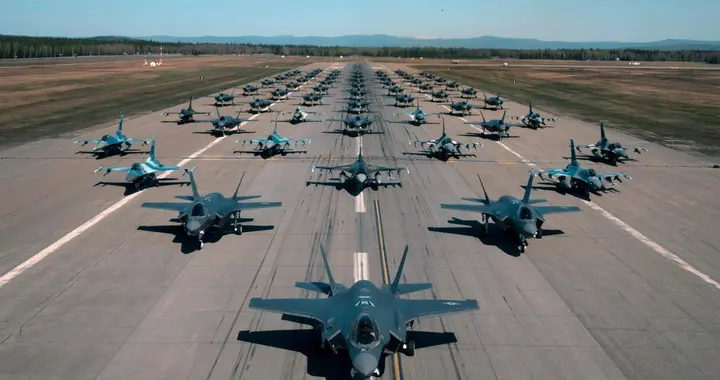 中东停火不到24小时，美国就调转枪口对准中国，F-35密集“压境”