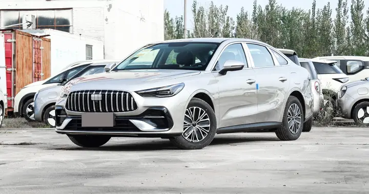 吉利又推新车！奔驰AMG同款前脸+2.8L亏电油耗，限时价6.88万起