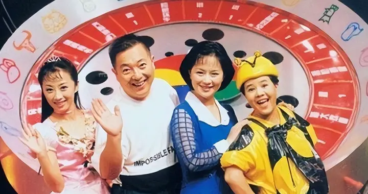 原来他俩是夫妻，还都是央视同事，结婚 29 年无绯闻，依旧恩爱如初