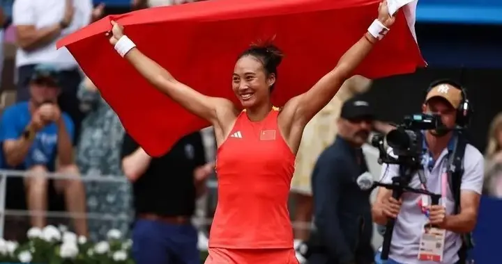 中国网球大捷！郑钦文2-0、2-1豪夺6连胜，金花一姐年度最佳逆转