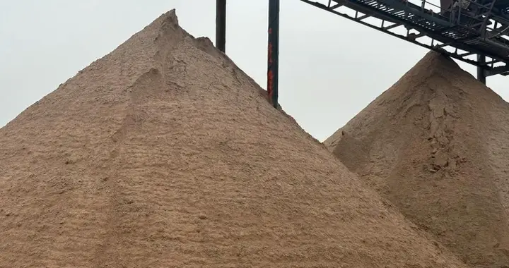 那年去首富大伯家拜访，嫌我寒酸不让进，今我升官，大伯上门求我